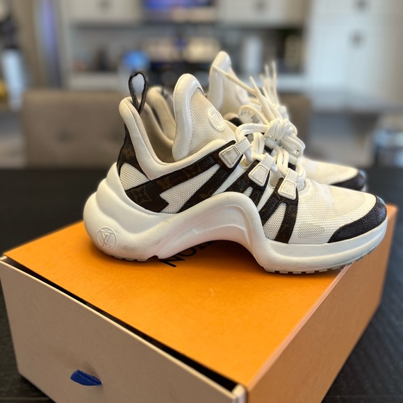 LV Archlight - Picture 2 of 4